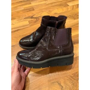Clarks‎ Burgundy Patent Chelsea Ankle Boots Platform Size 9M winter fall bootie